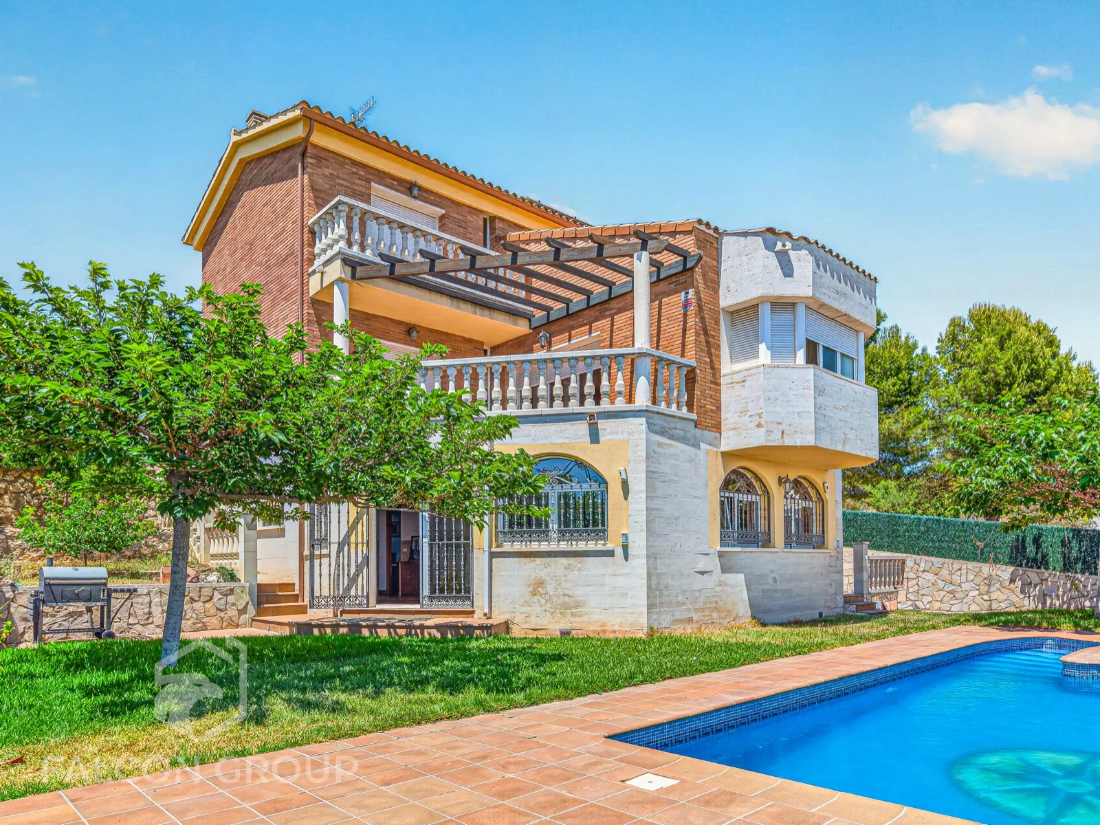 Villa con piscina, inmueble de un cliente de Visoria